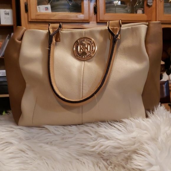 coco & carmen Handbags - Coco & Carmen Vegan Leather Bag